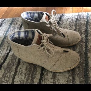 🌸Toms Burlap Wedge Lace Up Bootie 🌸